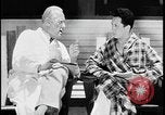 Standbild Arzt und Patient TB an sanitorium United States USA, 1941, aus Sekunde 43 historischem Filmmaterial Videoclip 65675078236