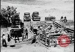 Standbild Indianer dip Schafe in chemischen Bad United States USA, 1941, aus Sekunde 18 historischem Filmmaterial Videoclip 65675078237