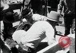 Standbild Indianer dip Schafe in chemischen Bad United States USA, 1941, aus Sekunde 22 historischem Filmmaterial Videoclip 65675078237