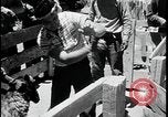 Standbild Indianer dip Schafe in chemischen Bad United States USA, 1941, aus Sekunde 29 historischem Filmmaterial Videoclip 65675078237