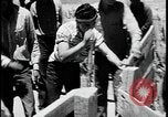 Standbild Indianer dip Schafe in chemischen Bad United States USA, 1941, aus Sekunde 37 historischem Filmmaterial Videoclip 65675078237