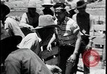 Standbild Indianer dip Schafe in chemischen Bad United States USA, 1941, aus Sekunde 38 historischem Filmmaterial Videoclip 65675078237