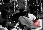 Standbild Indianer dip Schafe in chemischen Bad United States USA, 1941, aus Sekunde 40 historischem Filmmaterial Videoclip 65675078237