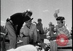 Standbild Indianer dip Schafe in chemischen Bad United States USA, 1941, aus Sekunde 50 historischem Filmmaterial Videoclip 65675078237