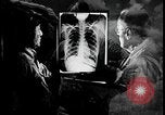 Immagine di Nativi indiani americani controllati per la tubercolosi United States USA, 1941, secondo 45 filmato di repertorio 65675078238