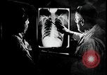 Immagine di Nativi indiani americani controllati per la tubercolosi United States USA, 1941, secondo 46 filmato di repertorio 65675078238
