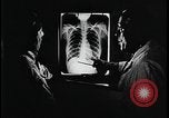 Immagine di Nativi indiani americani controllati per la tubercolosi United States USA, 1941, secondo 48 filmato di repertorio 65675078238