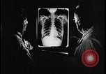 Immagine di Nativi indiani americani controllati per la tubercolosi United States USA, 1941, secondo 49 filmato di repertorio 65675078238