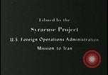 Image iraniens qui sont attaquées par des villageois enragé wolf l'Iran, 1955, de la seconde 3 séquences d'archives historiques vidéo 65675078244