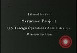 Image iraniens qui sont attaquées par des villageois enragé wolf l'Iran, 1955, de la seconde 5 séquences d'archives historiques vidéo 65675078244