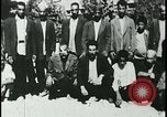 Image iraniens qui sont attaquées par des villageois enragé wolf l'Iran, 1955, de la seconde 38 séquences d'archives historiques vidéo 65675078244
