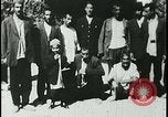 Image iraniens qui sont attaquées par des villageois enragé wolf l'Iran, 1955, de la seconde 45 séquences d'archives historiques vidéo 65675078244