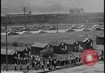 Standbild UAW-Mitglieder stimmen auf den ersten Vertrag mit der Ford Motor Company Dearborn Michigan USA, 1941, aus Sekunde 6 historischem Filmmaterial Videoclip 65675078267