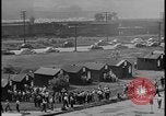 Standbild UAW-Mitglieder stimmen auf den ersten Vertrag mit der Ford Motor Company Dearborn Michigan USA, 1941, aus Sekunde 7 historischem Filmmaterial Videoclip 65675078267