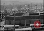 Standbild UAW-Mitglieder stimmen auf den ersten Vertrag mit der Ford Motor Company Dearborn Michigan USA, 1941, aus Sekunde 21 historischem Filmmaterial Videoclip 65675078267
