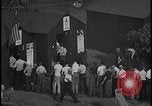 Standbild UAW-Mitglieder stimmen auf den ersten Vertrag mit der Ford Motor Company Dearborn Michigan USA, 1941, aus Sekunde 27 historischem Filmmaterial Videoclip 65675078267