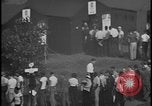 Standbild UAW-Mitglieder stimmen auf den ersten Vertrag mit der Ford Motor Company Dearborn Michigan USA, 1941, aus Sekunde 33 historischem Filmmaterial Videoclip 65675078267