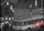 Standbild UAW-Mitglieder stimmen auf den ersten Vertrag mit der Ford Motor Company Dearborn Michigan USA, 1941, aus Sekunde 42 historischem Filmmaterial Videoclip 65675078267