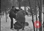 Image La direction de Ford et les amis de Harry Bennett s'ébattre dans la neige Tawas Michigan USA, 1934, de la seconde 10 séquences d'archives historiques vidéo 65675078270