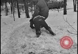 Image La direction de Ford et les amis de Harry Bennett s'ébattre dans la neige Tawas Michigan USA, 1934, de la seconde 16 séquences d'archives historiques vidéo 65675078270