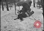 Image La direction de Ford et les amis de Harry Bennett s'ébattre dans la neige Tawas Michigan USA, 1934, de la seconde 17 séquences d'archives historiques vidéo 65675078270