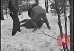Image La direction de Ford et les amis de Harry Bennett s'ébattre dans la neige Tawas Michigan USA, 1934, de la seconde 20 séquences d'archives historiques vidéo 65675078270