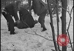 Image La direction de Ford et les amis de Harry Bennett s'ébattre dans la neige Tawas Michigan USA, 1934, de la seconde 21 séquences d'archives historiques vidéo 65675078270
