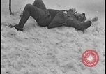 Image La direction de Ford et les amis de Harry Bennett s'ébattre dans la neige Tawas Michigan USA, 1934, de la seconde 23 séquences d'archives historiques vidéo 65675078270