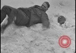 Image La direction de Ford et les amis de Harry Bennett s'ébattre dans la neige Tawas Michigan USA, 1934, de la seconde 25 séquences d'archives historiques vidéo 65675078270