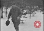 Image La direction de Ford et les amis de Harry Bennett s'ébattre dans la neige Tawas Michigan USA, 1934, de la seconde 27 séquences d'archives historiques vidéo 65675078270