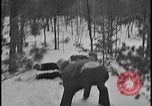 Image La direction de Ford et les amis de Harry Bennett s'ébattre dans la neige Tawas Michigan USA, 1934, de la seconde 30 séquences d'archives historiques vidéo 65675078270