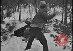 Image La direction de Ford et les amis de Harry Bennett s'ébattre dans la neige Tawas Michigan USA, 1934, de la seconde 31 séquences d'archives historiques vidéo 65675078270
