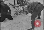 Image La direction de Ford et les amis de Harry Bennett s'ébattre dans la neige Tawas Michigan USA, 1934, de la seconde 40 séquences d'archives historiques vidéo 65675078270