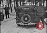 Image La direction de Ford et les amis de Harry Bennett s'ébattre dans la neige Tawas Michigan USA, 1934, de la seconde 47 séquences d'archives historiques vidéo 65675078270