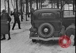 Image La direction de Ford et les amis de Harry Bennett s'ébattre dans la neige Tawas Michigan USA, 1934, de la seconde 48 séquences d'archives historiques vidéo 65675078270