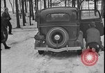 Image La direction de Ford et les amis de Harry Bennett s'ébattre dans la neige Tawas Michigan USA, 1934, de la seconde 51 séquences d'archives historiques vidéo 65675078270