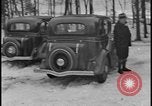 Image La direction de Ford et les amis de Harry Bennett s'ébattre dans la neige Tawas Michigan USA, 1934, de la seconde 55 séquences d'archives historiques vidéo 65675078270