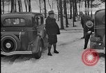Image La direction de Ford et les amis de Harry Bennett s'ébattre dans la neige Tawas Michigan USA, 1934, de la seconde 56 séquences d'archives historiques vidéo 65675078270