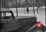 Image La direction de Ford et les amis de Harry Bennett s'ébattre dans la neige Tawas Michigan USA, 1934, de la seconde 60 séquences d'archives historiques vidéo 65675078270