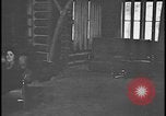 Image Harry Bennett reçoit ses hôtes dans sa cabane en bois Tawas Michigan USA, 1934, de la seconde 15 séquences d'archives historiques vidéo 65675078271