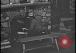 Image Harry Bennett reçoit ses hôtes dans sa cabane en bois Tawas Michigan USA, 1934, de la seconde 43 séquences d'archives historiques vidéo 65675078271