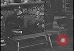 Image Harry Bennett reçoit ses hôtes dans sa cabane en bois Tawas Michigan USA, 1934, de la seconde 46 séquences d'archives historiques vidéo 65675078271