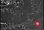 Image Harry Bennett reçoit ses hôtes dans sa cabane en bois Tawas Michigan USA, 1934, de la seconde 52 séquences d'archives historiques vidéo 65675078271