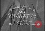 Immagine di Visitatori bordo di autobus per iniziare il tour di Ford Motor Company Rouge Piante Dearborn Michigan USA, 1928, secondo 21 filmato di repertorio 65675078274