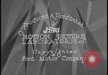 Immagine di Visitatori bordo di autobus per iniziare il tour di Ford Motor Company Rouge Piante Dearborn Michigan USA, 1928, secondo 22 filmato di repertorio 65675078274
