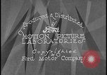 Immagine di Visitatori bordo di autobus per iniziare il tour di Ford Motor Company Rouge Piante Dearborn Michigan USA, 1928, secondo 25 filmato di repertorio 65675078274