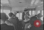 Immagine di Viste della Ford Rouge piante da all'interno di un bus turistico Dearborn Michigan USA, 1928, secondo 1 filmato di repertorio 65675078276