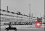 Immagine di Viste della Ford Rouge piante da all'interno di un bus turistico Dearborn Michigan USA, 1928, secondo 7 filmato di repertorio 65675078276