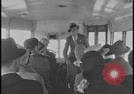 Immagine di Viste della Ford Rouge piante da all'interno di un bus turistico Dearborn Michigan USA, 1928, secondo 21 filmato di repertorio 65675078276