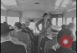Immagine di Viste della Ford Rouge piante da all'interno di un bus turistico Dearborn Michigan USA, 1928, secondo 31 filmato di repertorio 65675078276